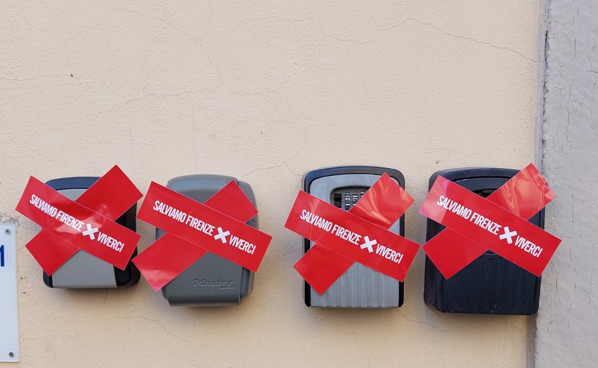 'Guerra' ao turismo: Florença proíbe alto-falantes para guias e item que facilita aluguel de apartamentos para visitantes