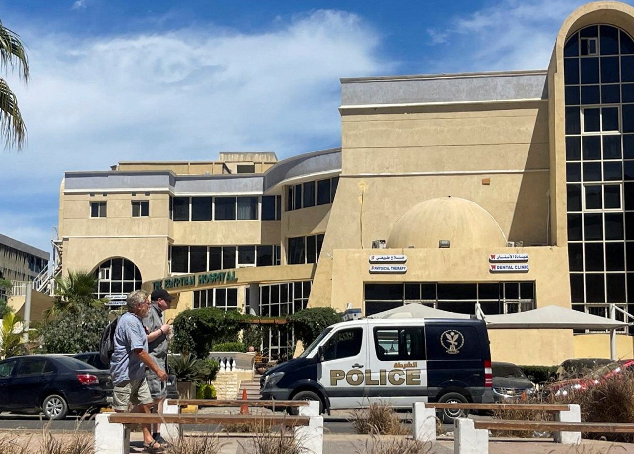 Submarino com turistas russos naufraga no Egito; seis morrem