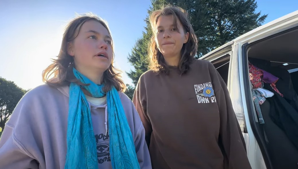 'Tivemos que ficar nuas na frente das policiais': mochileiras alemãs são detidas e deportadas dos EUA