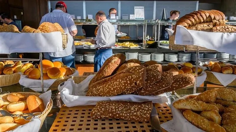 Está na hora de acabar com o buffet de café da manhã de hotel?
