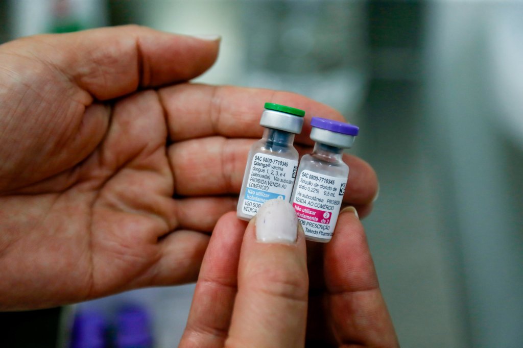 saude-medicina-vacina-imunizante-dengue-qdenga-frasco