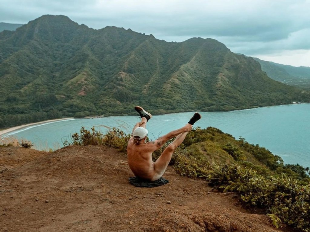DJ e produtor musical norte-americano Diplo já publicizaram imagens realizando o bronzeamento do períneo.