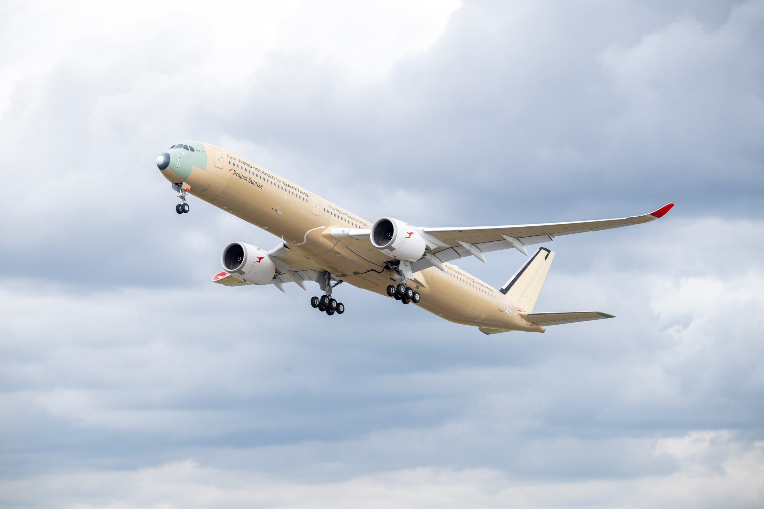 Avião que fará rota mais longa do mundo faz primeiro voo de teste; veja como foi a viagem