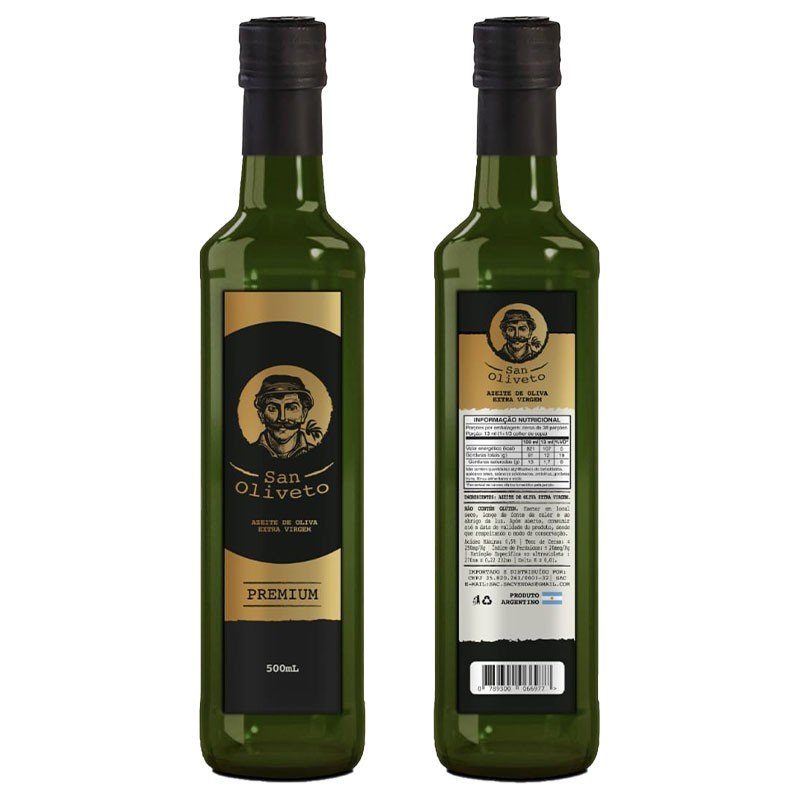 Duas garrafas de azeite de oliva extra virgem San Oliveto, 500ml, em fundo branco. A garrafa da esquerda exibe o rótulo frontal preto e dourado com um homem de bigode e chapéu. A garrafa da direita mostra o rótulo traseiro com informações nutricionais e código de barras