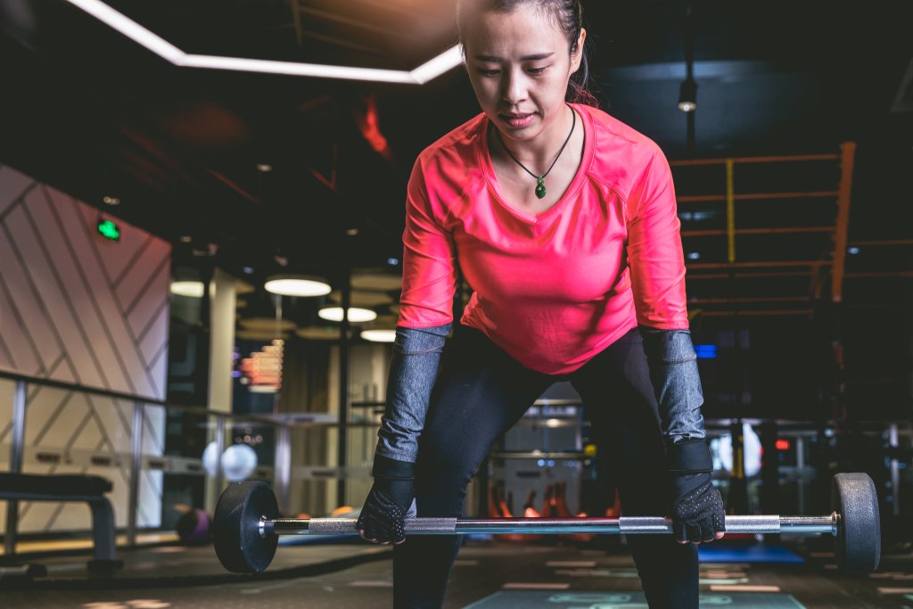 saude-fitness-atividade-fisica-musculacao-treino-stiff