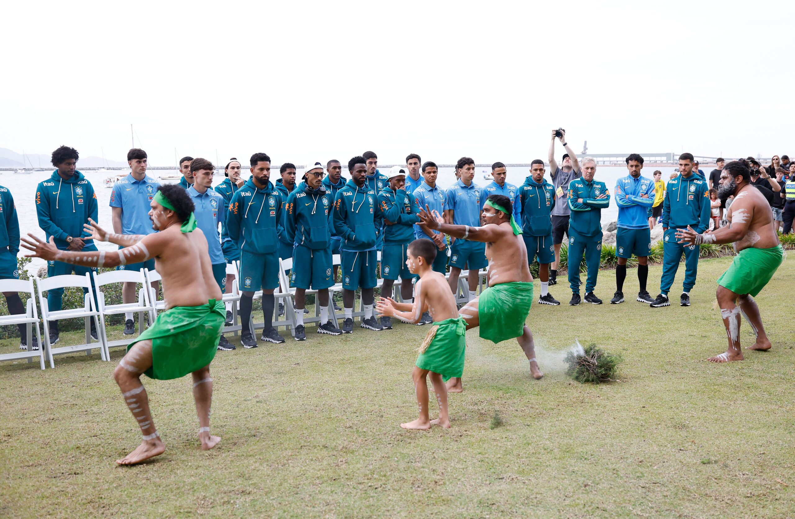Como foi a cerimônia aborígene de recepção aos jogadores da seleção brasileira na Austrália, que gerou repercussões na imprensa do país
