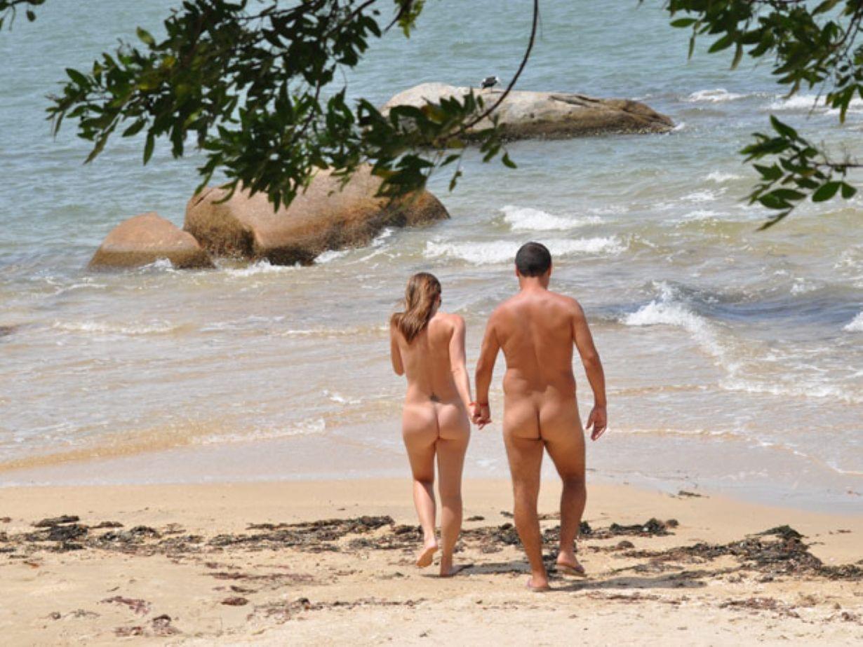 Balneário Camboriú proibirá nudismo em praia; veja locais onde a prática é permitida